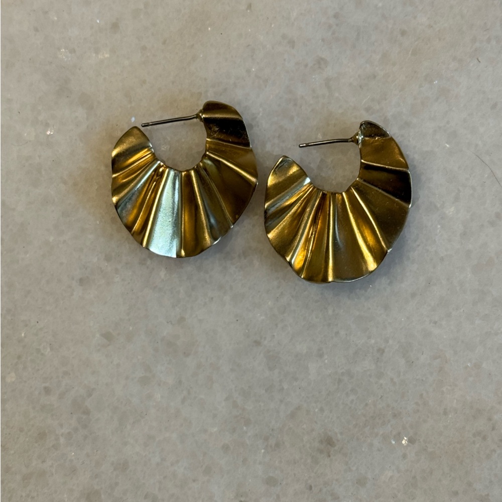 Stella & Dot Gold Hoop Earrings